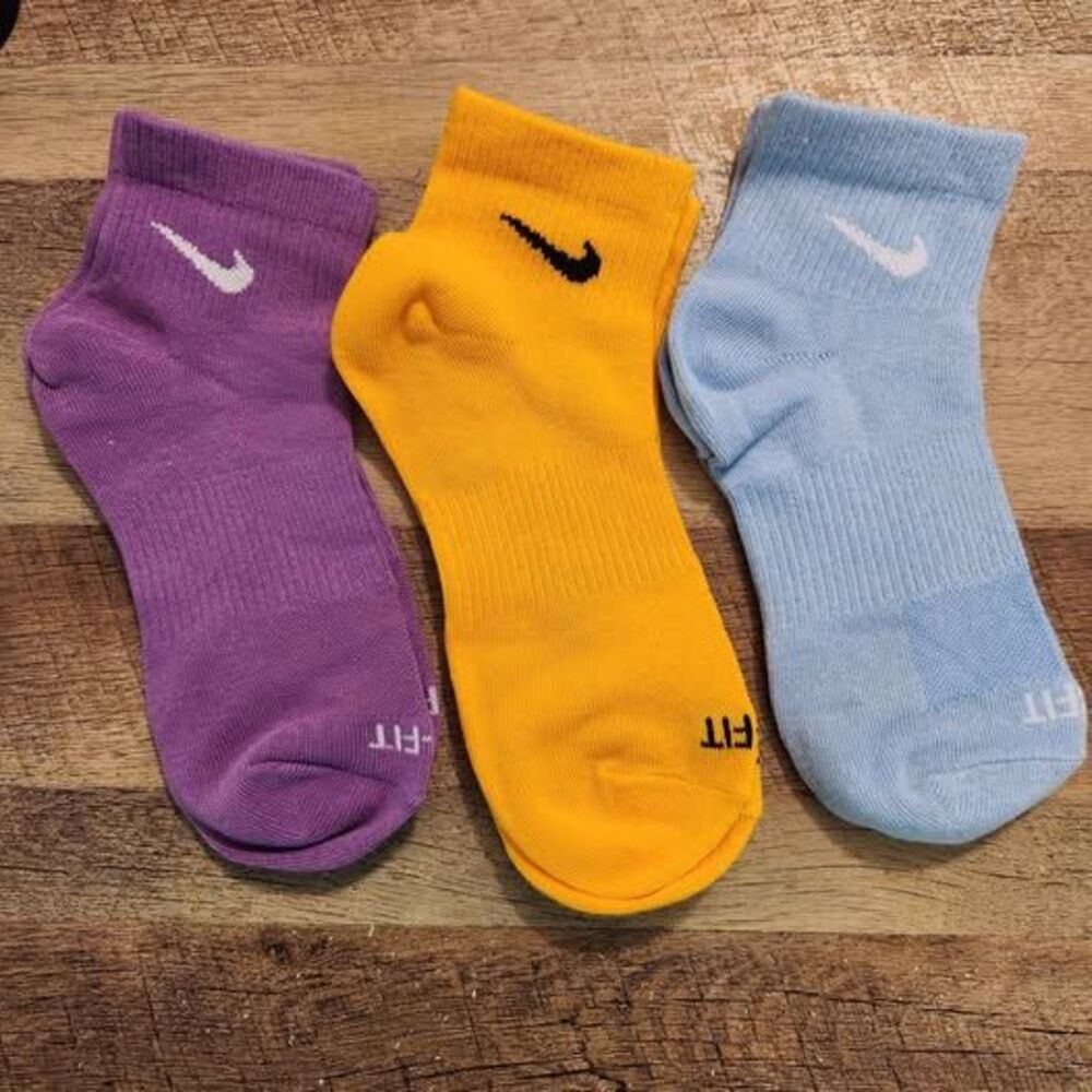 Nike Dri Fit NWOT Medium Unisex 3 Pair